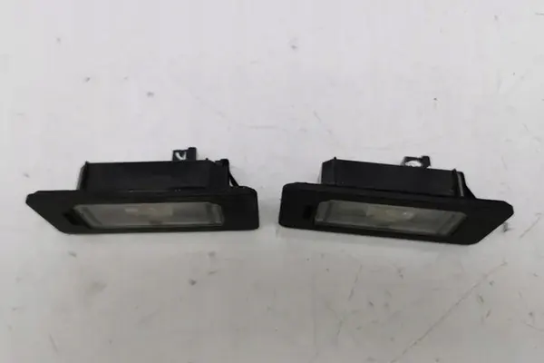 Luz de registro BMW 5 (F10) 2013 image 7