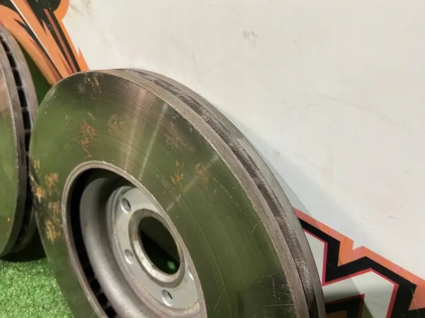 Front Brake Disc Jaguar X761 HK83-1125-BA image 3