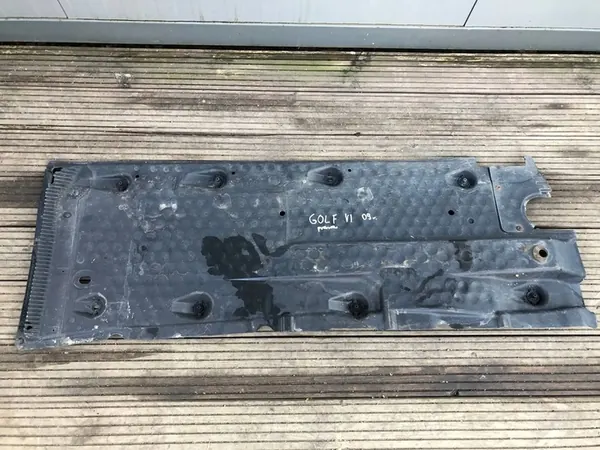 Höger Underredesskydd VW Golf VI 1K0825202AS image 3