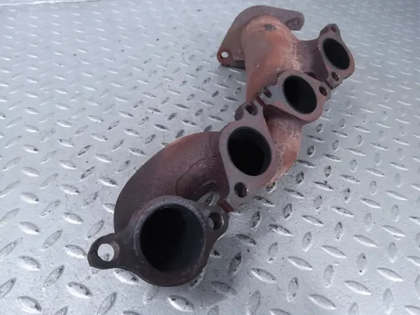 Colector de escape Jaguar OE 8W93-9431-BB usado image 3