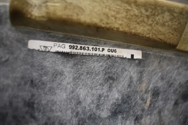 Porsche 992 höger grå matta OEM 992863101P image 4