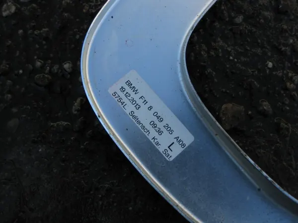 BMW F11 Bakrutslist Vänster OEM 8049205 image 3