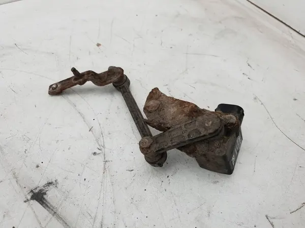 Capteur de niveau de phare arrière gauche Volvo XC70 7G9N5B738AA image 7