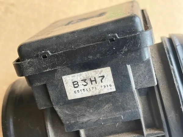 MAZDA 323F BA Luchtmassameter 1994-1998 image 4