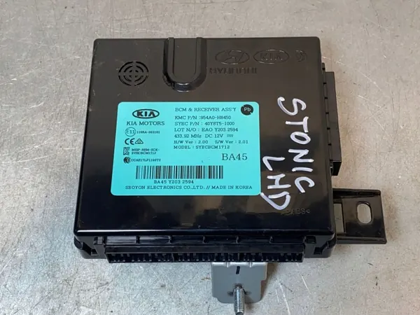 Kia Stonic 2020 Controllers OEM FBZ18008 Gebruikt image 2