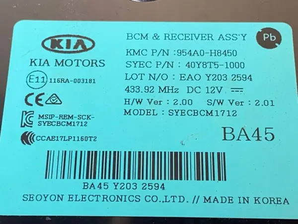 Kia Stonic 2020 Controllers OEM FBZ18008 Gebruikt image 3