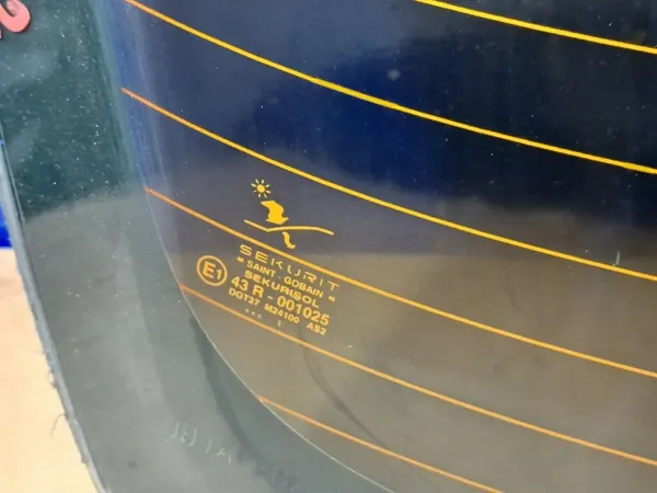 Vitre arrière OEM E143R001025 pour Saab 9-5 (2002) image 4