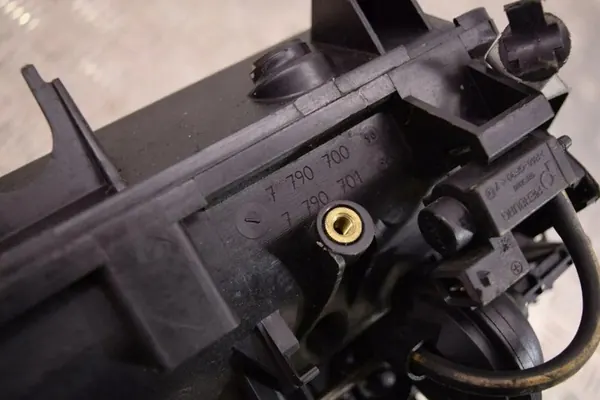 Collecteur d'admission BMW 5 (E60) 3.0L Diesel 170kW 2006 OEM 7790701 image 2