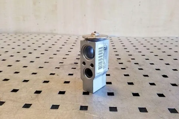 Ilmastointijäähdyttimen venttiili VW POLO 1.9L Diesel image 2