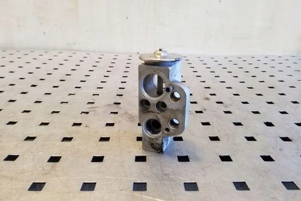 Ilmastointijäähdyttimen venttiili VW POLO 1.9L Diesel image 4