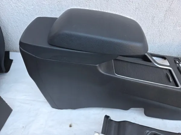 Hyundai I30 II 12-17 Schiebe-Armlehne mit Lüftung image 3