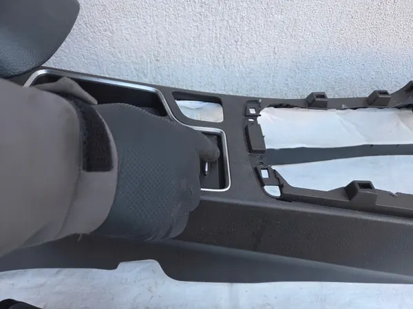 Hyundai I30 II 12-17 Schiebe-Armlehne mit Lüftung image 4