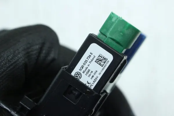 USB-pistorasia 5Q0035726E Skoda Superb III:lle image 6
