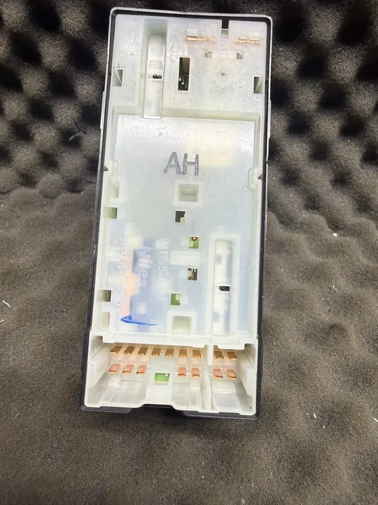 Nissan Fensterheber Schalter vorne links 254011HB0C image 2