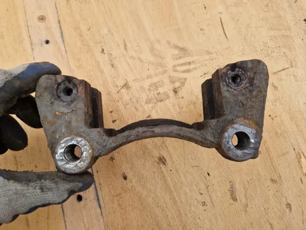 Klembeugel Rechts Achter OEM Iveco Daily IV 06- 2.3 HPI image 4