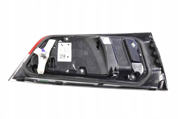 BMW 3 G20 G21 2019 Luz trasera del maletero derecha image 6