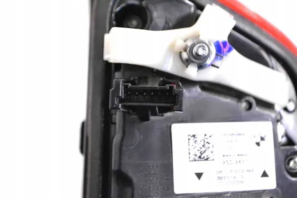 BMW 3 G20 G21 2019 Luz trasera del maletero derecha image 7