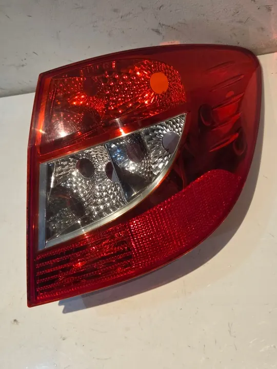 Lámpara trasera derecha Renault Thalia II 8200700047 image 2