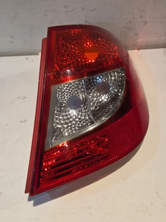 Lámpara trasera derecha Renault Thalia II 8200700047 image 4