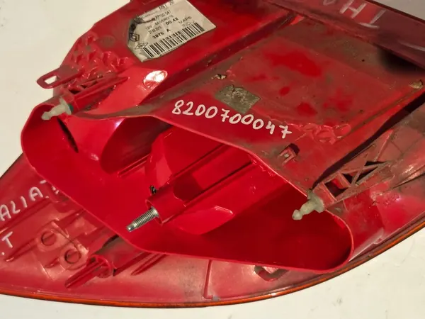 Lámpara trasera derecha Renault Thalia II 8200700047 image 6