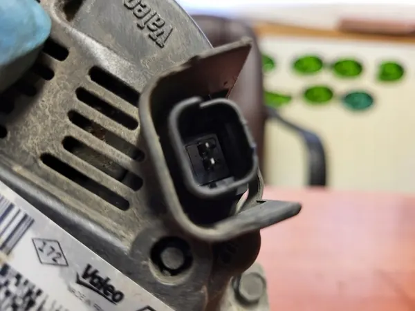 ALTERNATOR DACIA RENAULT 0.9 TCE image 4