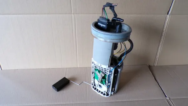 PASSAT B5 A6 C5 1.9 TDI Bomba de combustível 4B0919050D image 4