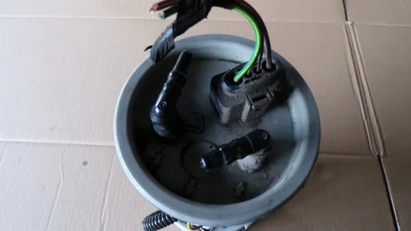 PASSAT B5 A6 C5 1.9 TDI Bomba de combustível 4B0919050D image 5