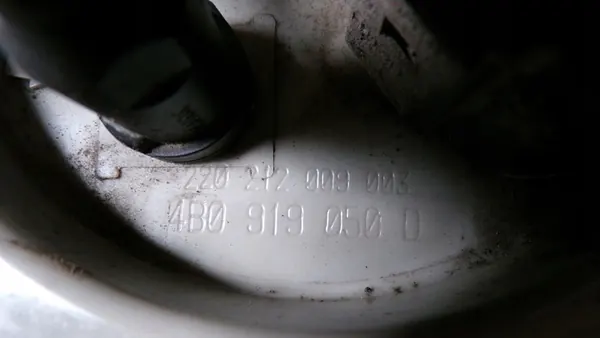 PASSAT B5 A6 C5 1.9 TDI Bomba de combustível 4B0919050D image 6