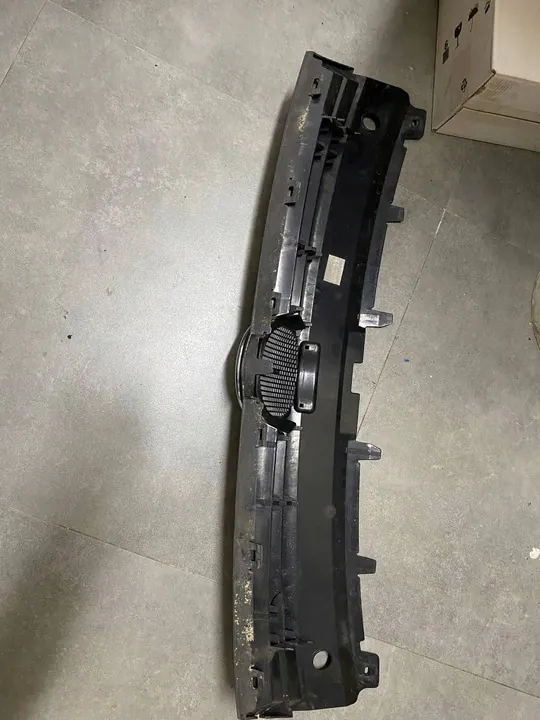 Volkswagen OE 6R0853651C Radiator Grille image 5