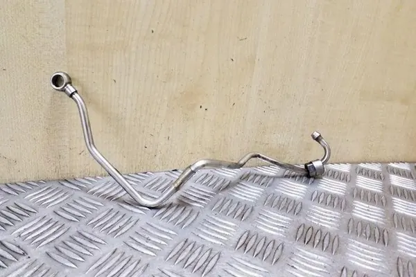 Tubo de óleo turbo AUDI A6 2.0L diesel 03L145771AS image 3