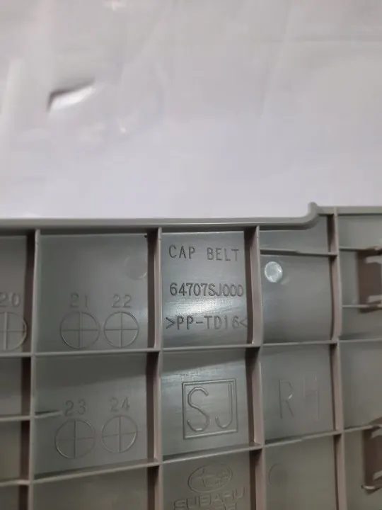 Subaru Forester V 19- Rechter Veiligheidsgordel Cover USA image 6