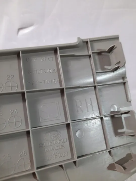 Subaru Forester V 19- Rechter Veiligheidsgordel Cover USA image 7