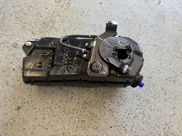 Jaguar XE AdBlue-säiliöpumppu OEM JX73-5J228-AC image 2