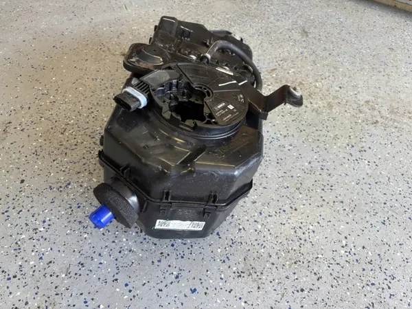 Jaguar XE AdBlue-säiliöpumppu OEM JX73-5J228-AC image 3