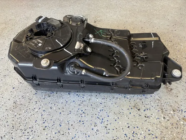 Jaguar XE AdBlue-säiliöpumppu OEM JX73-5J228-AC image 4