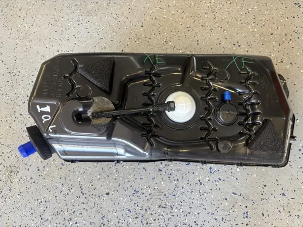 Jaguar XE AdBlue-säiliöpumppu OEM JX73-5J228-AC image 6