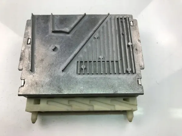 Computadora Transmisión Volvo OEM 15073034 Usado image 4