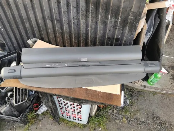 Volvo V50 Rollo Trasero OEM 39874981 image 2