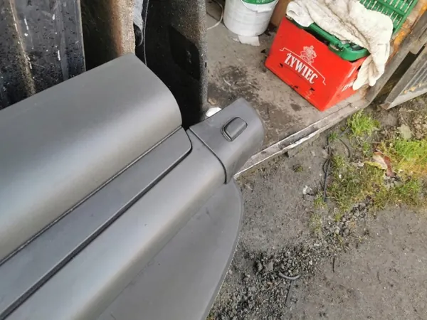 Volvo V50 Rollo Trasero OEM 39874981 image 5