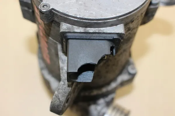 Elektrisk vattenpump BMW E90 E91 E87 E60 2.0 B 7561229 image 4