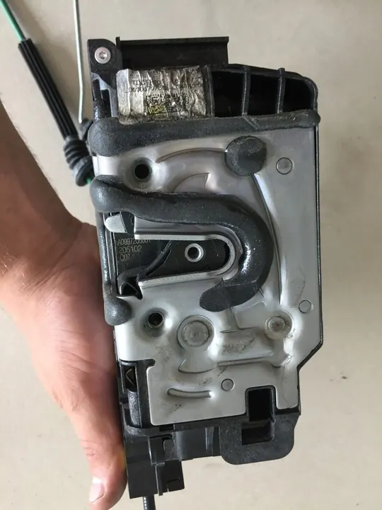 Dörrlås MERCEDES W205 Framsidan Höger A0997206801 image 4