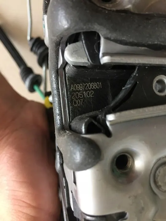 Dörrlås MERCEDES W205 Framsidan Höger A0997206801 image 5