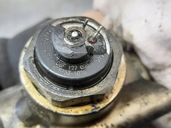 Pompe à carburant haute pression OEM 06F127025F VW Audi image 3