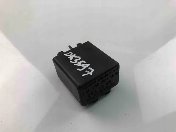 VOLVO 740 Relä 6849780 17775277 1990 image 3