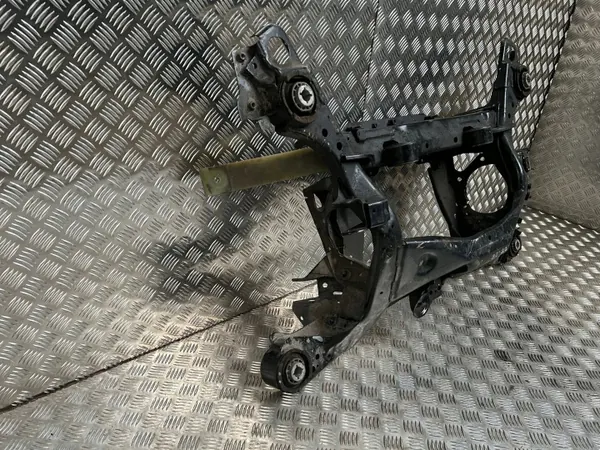 Volvo XC90 2018 Subchasis trasero OEM 31476651 image 4