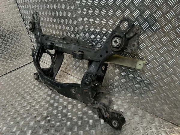 Volvo XC90 2018 Subchasis trasero OEM 31476651 image 5
