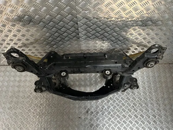 Volvo XC90 2018 Subchasis trasero OEM 31476651 image 6