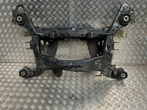 Volvo XC90 2018 Subchasis trasero OEM 31476651 image 7