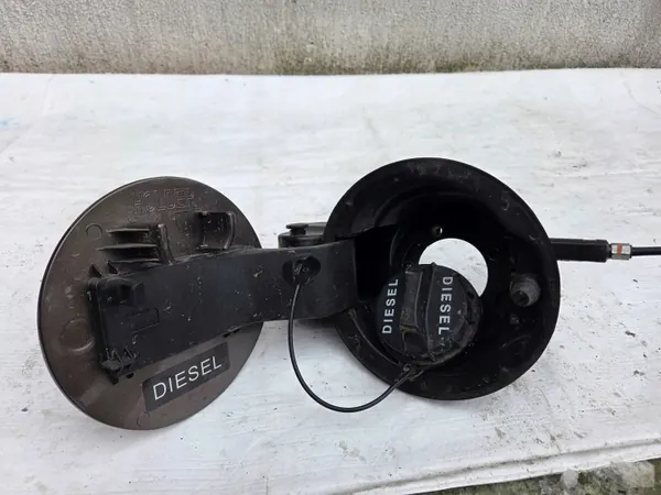 Brandstofklep KIA CEED II 12-17 OEM KIA CEED II 12-17 hb KLAPKA WLEWU PALIWA KOLOR D5 image 4