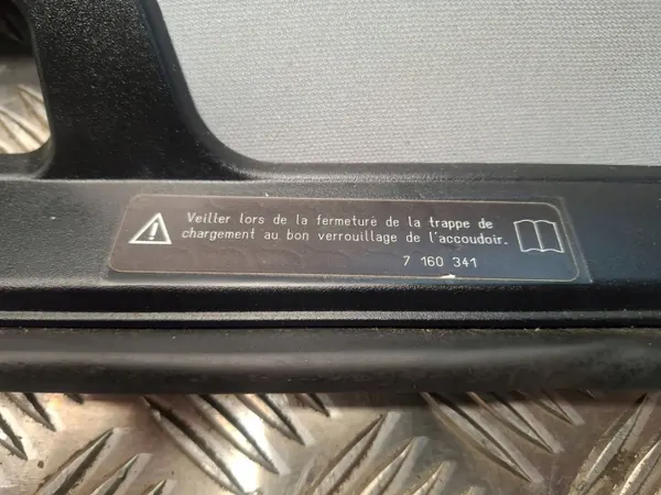 BMW S26372696 Hecklautsprecher-Ablage für E82 - Gebraucht image 7
